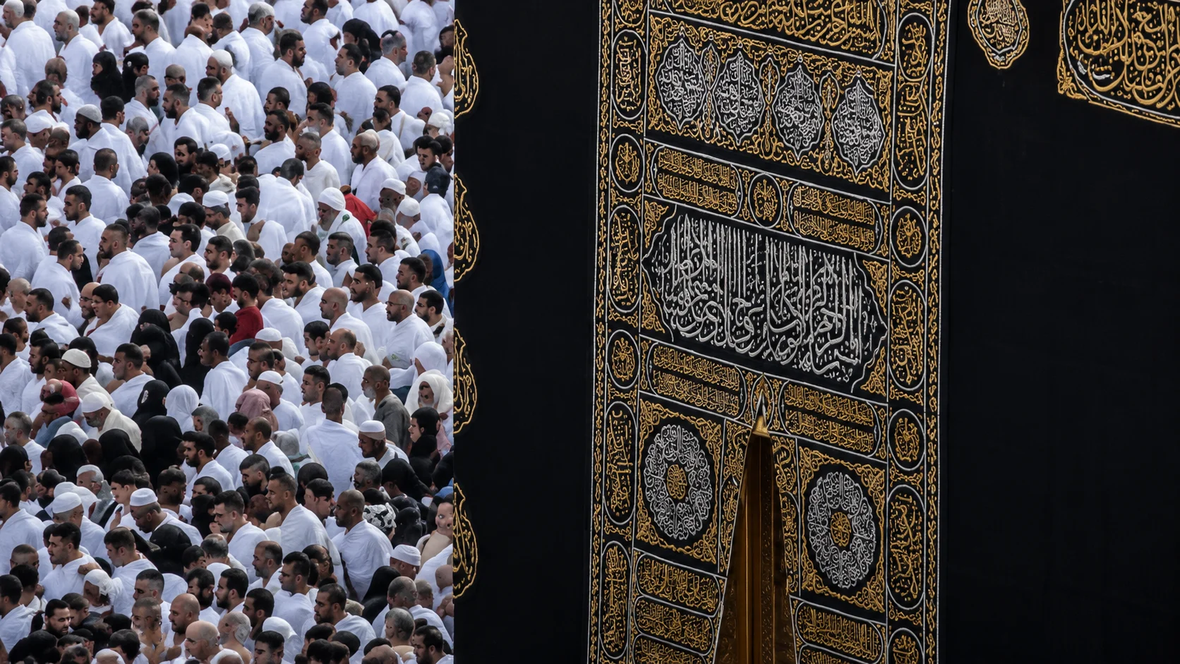 Kaaba Crowd Barq Travels